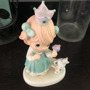 Precious moments statue very cute for gifts